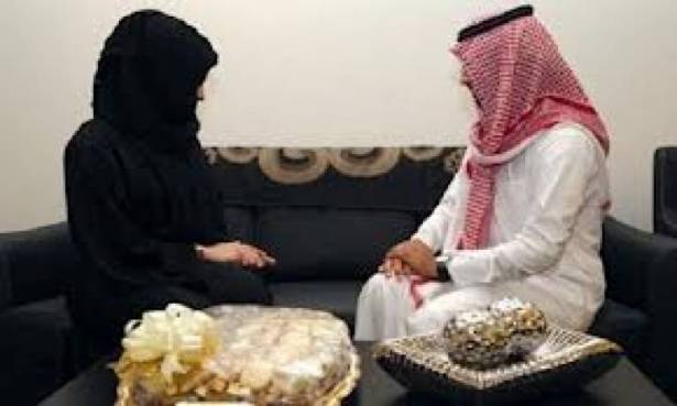 سعودية أنفقت على زوجها 20 عامًا واشترت له سيارتين والمفاجأة كيف رد لها الجميل!