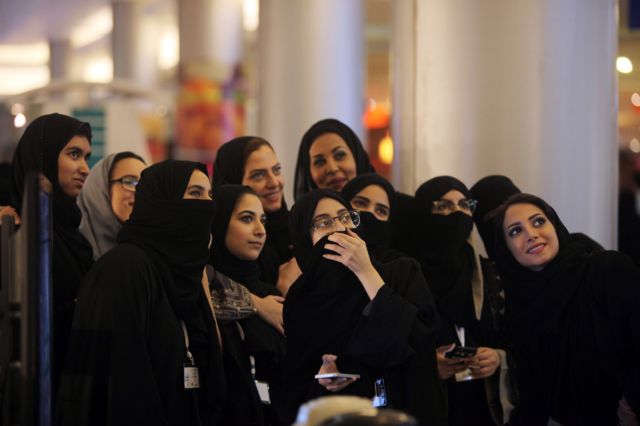 بنات السعودية يكشفون عن الجنسية التى يرغبن الزواج منها وما السبب.  سيشيب راسك عند معرفته