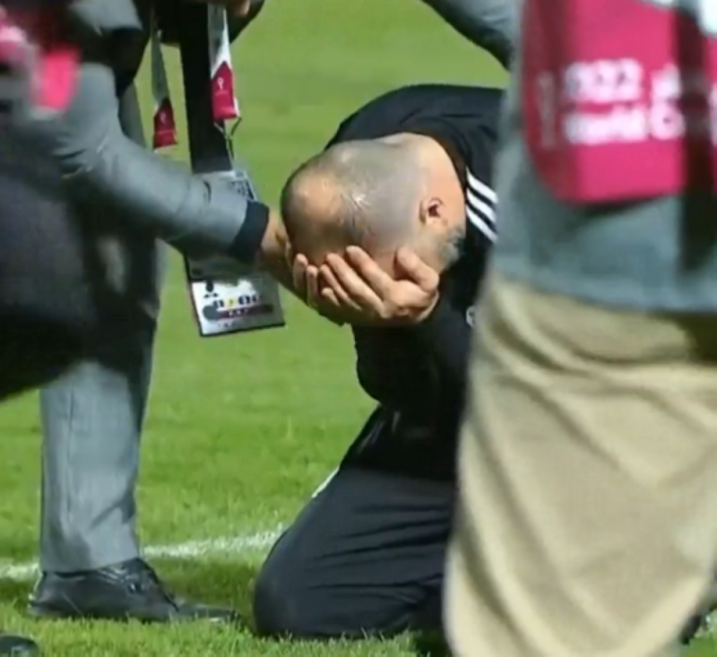  بكاء جمال بلماضي بعد خسارة الجزائر أمام الكاميرون بتصفيات المونديال