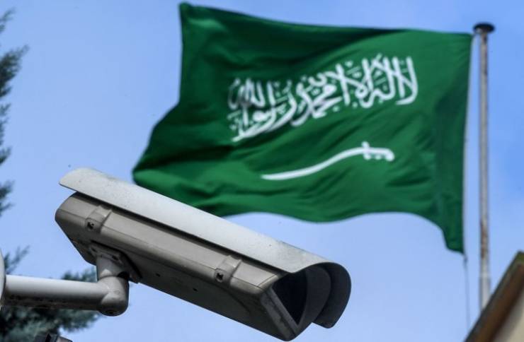 إعلان سعودي مفاجئ يصدم المقيمين حول كسرتأشيرة الخروج والعودة