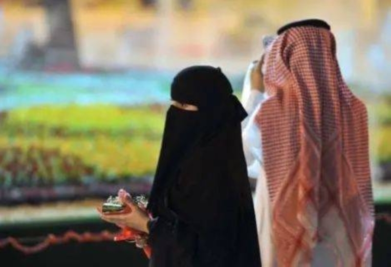 سعودية تتخلى عن حياة المدينة وتصدم المجتمع السعودي بسبب ما تفعله بمفردها في الصحراء !